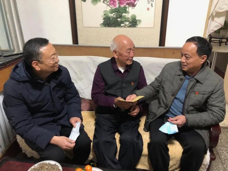 弘義集團開展春節(jié)前走訪慰問生活困難黨員、老黨員、老干部活動